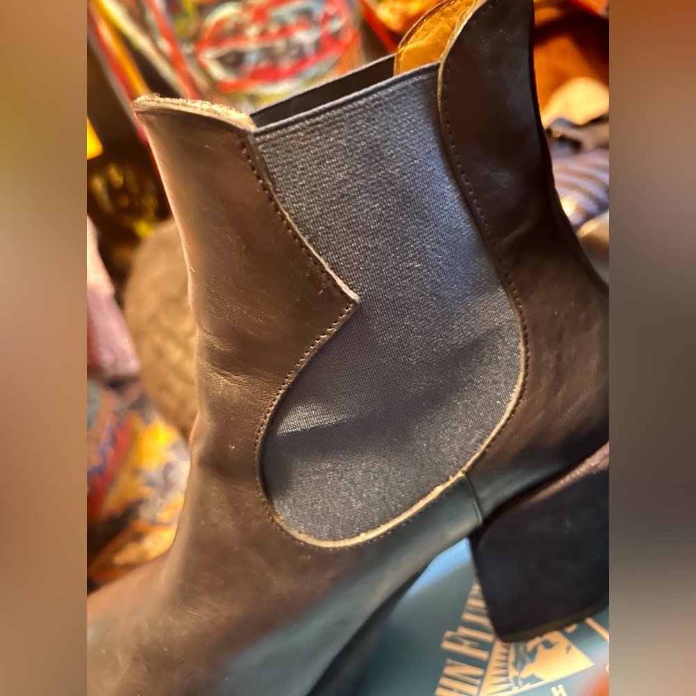 John Fluevog Prepare 2.0 Chelsea Tracker size 11 in wonderful condition. - Picture 9 of 15